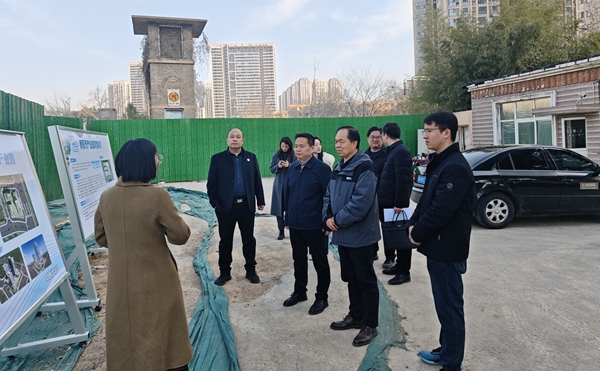 郑州市工信局三级调研员祁飞、中小企业处处长梅鹏一行莅临产业园考察指导